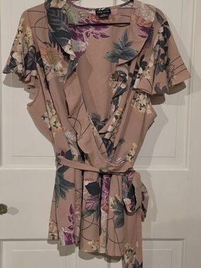 City Chic Rosewood Floral Print Flutter Sleeve Wrap Top Plus Size L / 20